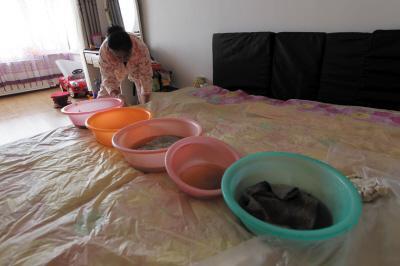 香格里拉楼上漏水，住户失联，小区没物管，业主维权难！律师来支招……